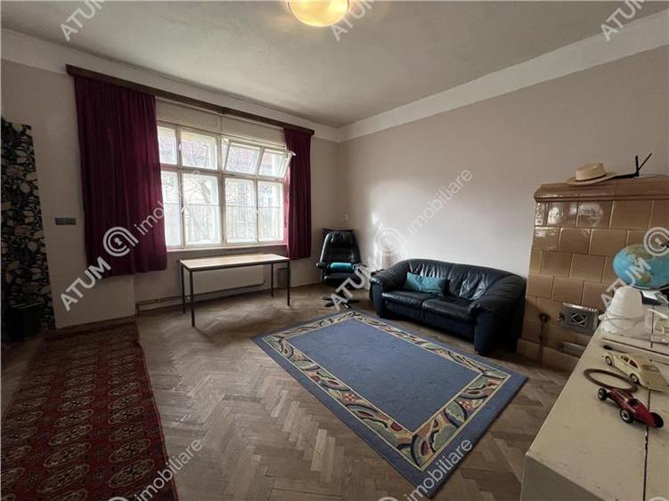 Casa individuala cu 4 camere si teren 900 mp zona Calea Poplacii