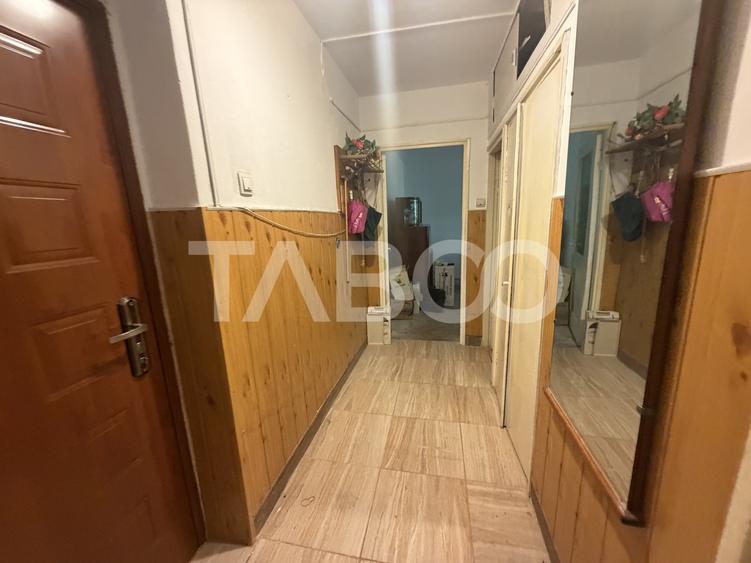 Apartament 2 camere decomandat parter gradina zona Negoiu