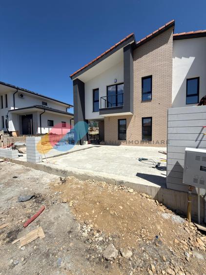 Casă modernă P+E | 120 mp utili | 355 mp teren | Panouri fotovoltaice |