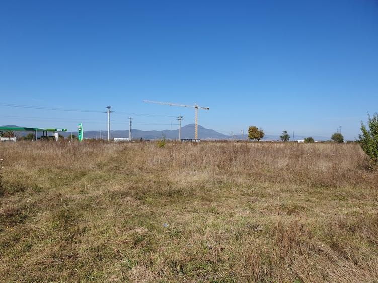 Rasnov, 2000 mp, vis a vis benzinaria Mol,145000 euro
