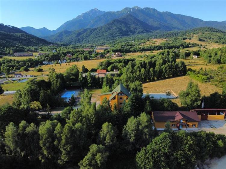Complex turistic 18 camere, piscina si iaz, de vanzare, Rasnov - Glajarie, jud B
