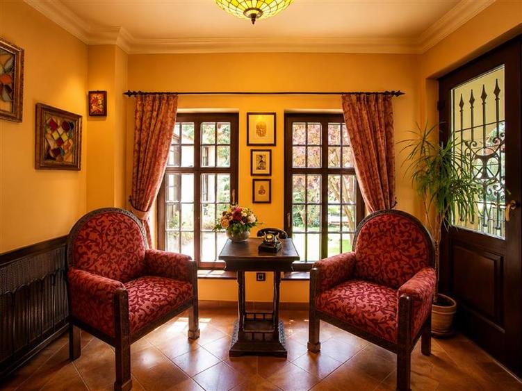 Hotel boutique:restaurant,spa,domeniu de 4.300 mp,5 minute de Castelul Bran,opor