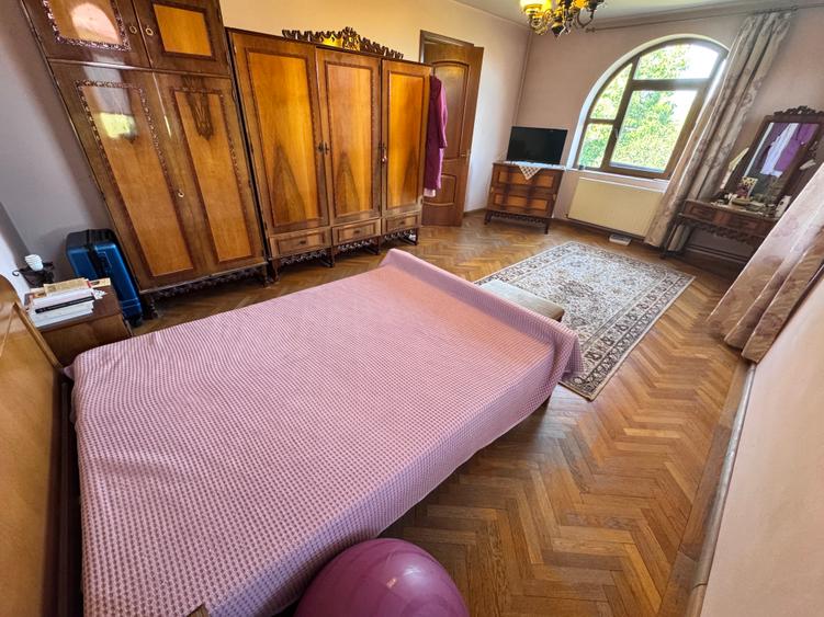 Casa individuala P+1+M amplasata pe un teren de 1612 mp.