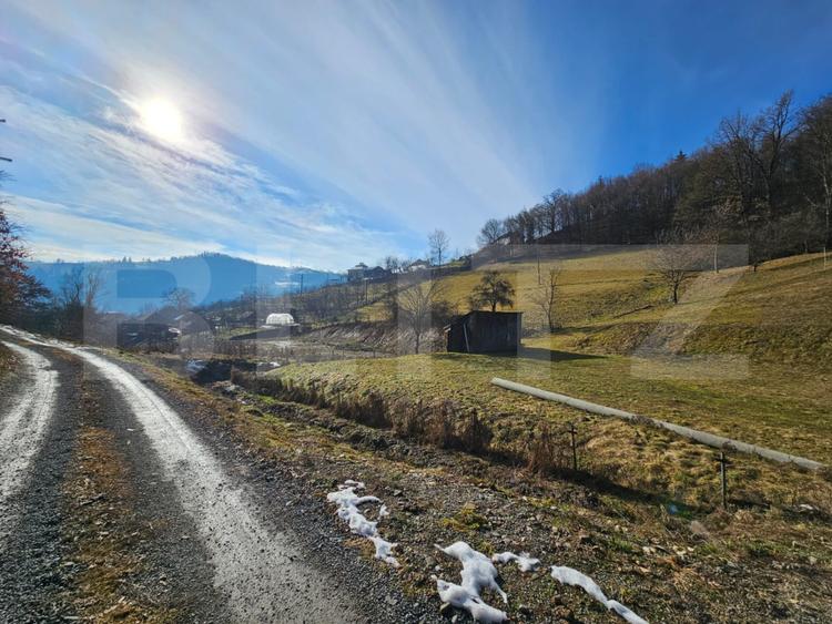 Teren intravilan de 2147 mp în Câmpeni