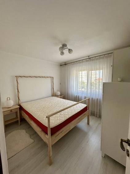 Apartament cu 2 camere semidecomandat, mobilat în Polonă