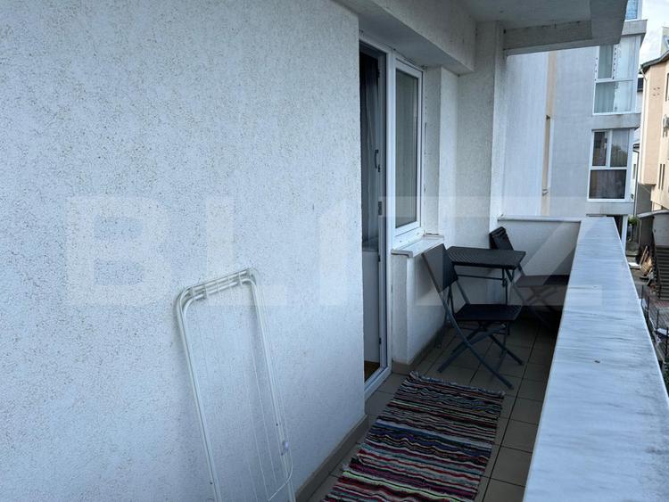 Apartament 3 camere, decomandat, zona Zamca
