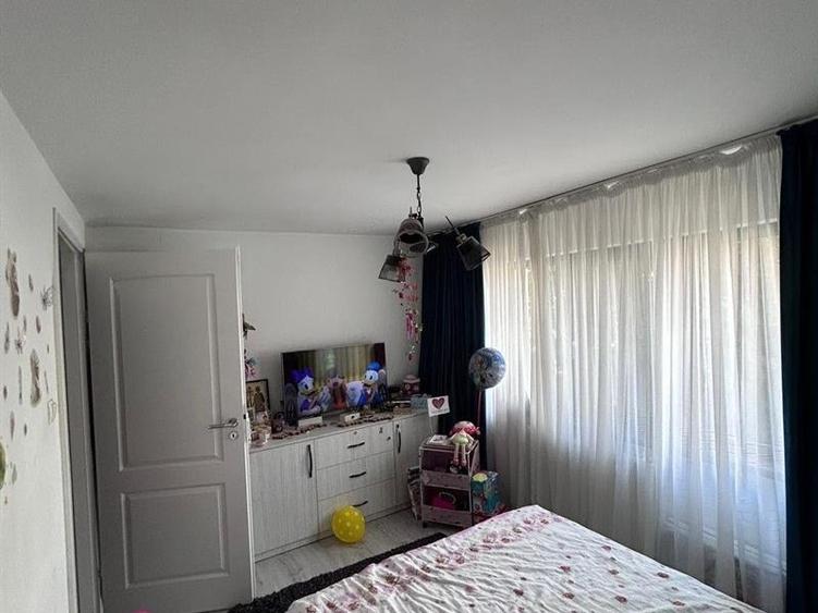 Vand apartament 3 camere, decomandat