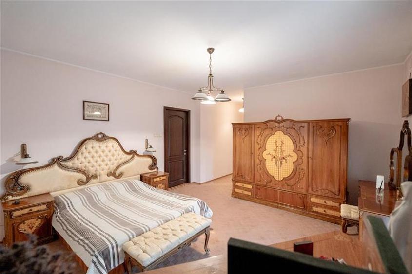 Conac de lux in Zona Piata Chirila