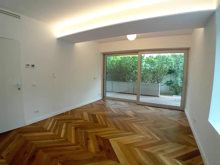 Parter cu terasă de 27 mp langa  Lac Băneasa, 3 camere