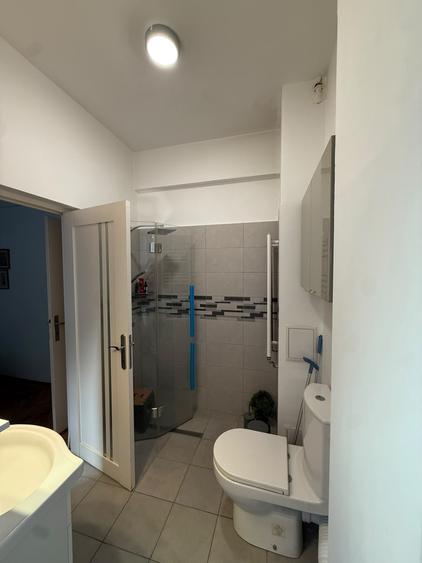 Piata KOGALNICEANU,apartament cochet in imobil interbelic creditabil la CISMIGIU