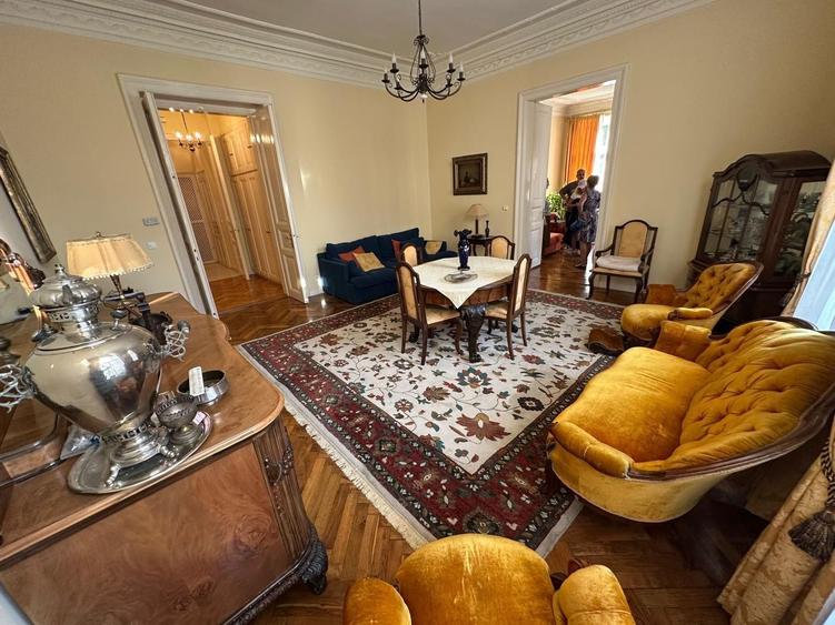 APARTAMENT DEOSEBIT IN ZONA CENTRALA