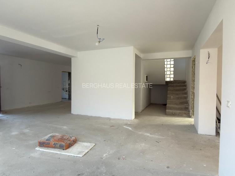 Casa in Rasnov, 5 camere, 700mp teren - 4