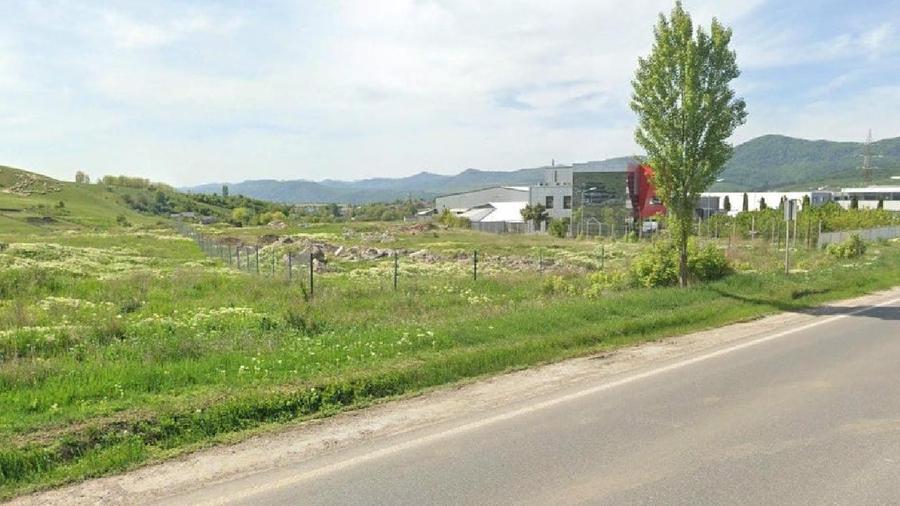 Deschidere la DN15D - Teren intravilan 2.700 mp - Piatra Neamt