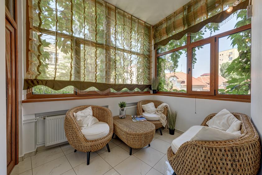 Apartament 4 camere si mansarda in vila, Calarasilor Traian