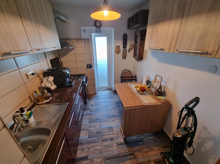 Apartament 2 camere decomandat zona Km 4-5