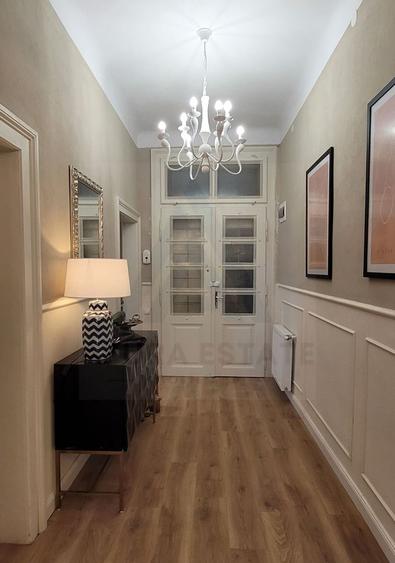 Apartament 2 camere 72 mp utili parter inalt parcare Centrul Istoric