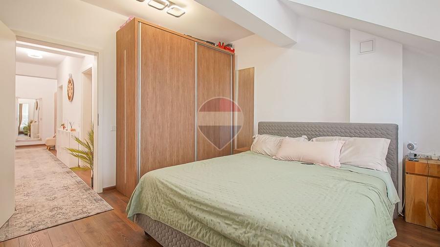 Apartament 3 camere, terasă generoasă, lift și 2 locuri de parcare