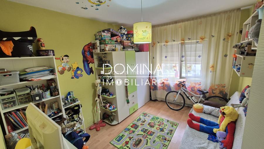 Vânzare apartament 3 camere, 75 mp, situat în Târgu Jiu, strada 23 August - 3