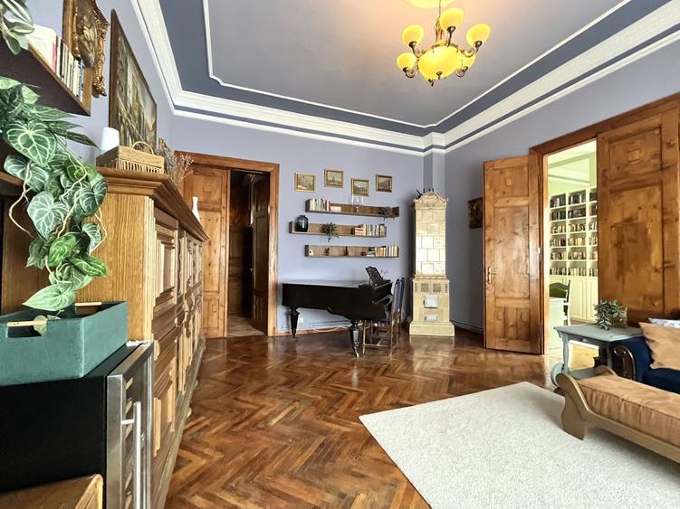 Apartament grandios cu vedere spectaculoasă spre Piața Libertății