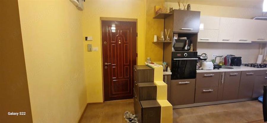 Decomandat cu 2 bai la etajul 1 linga piata Verde