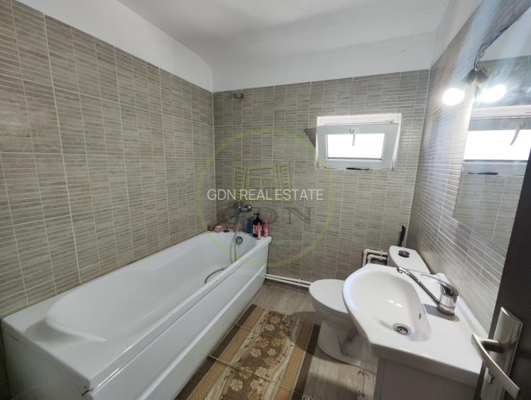 Casa 5 camere, teren 432 mp, Malu Mare, zona cartier Veterani - 9