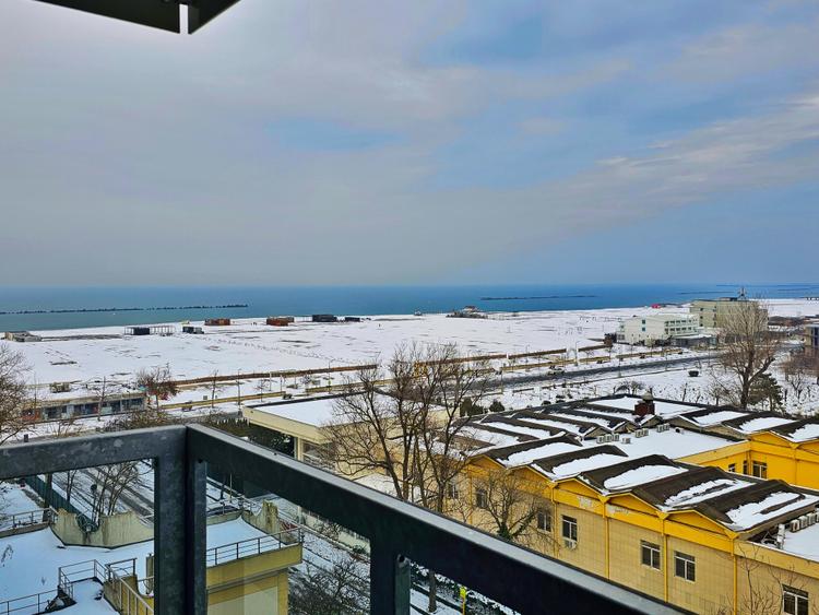 Apartament mare recompartimentat in doua spatii locative