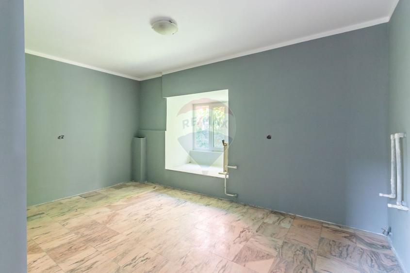 Vilă D+P+1E+M, 390 mp, P-ta Victoriei, pentru locuință sau business