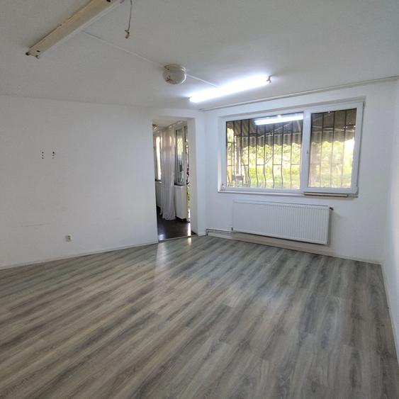 Spatiu comercial ( apt.3 camere) / Zona City Mall