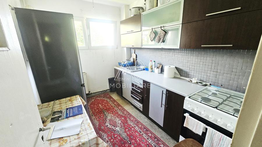 Apartament 3 camere decomandat de vânzare - zona Centrală – strada General Crist