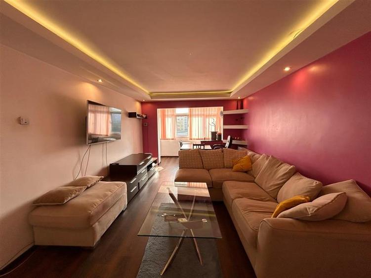 3 Camere decomandat zona GEPEX