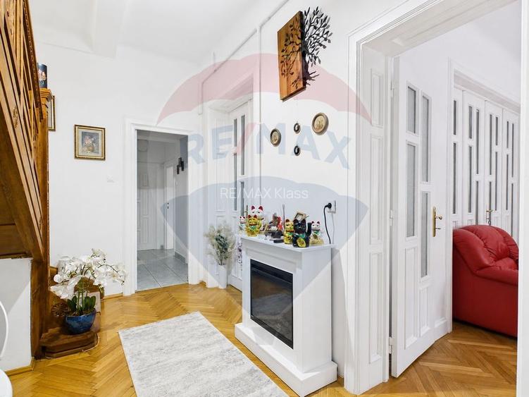 Vila generoasa cu 5 camere si curte, de vanzare in zona 13 Septembrie - 11