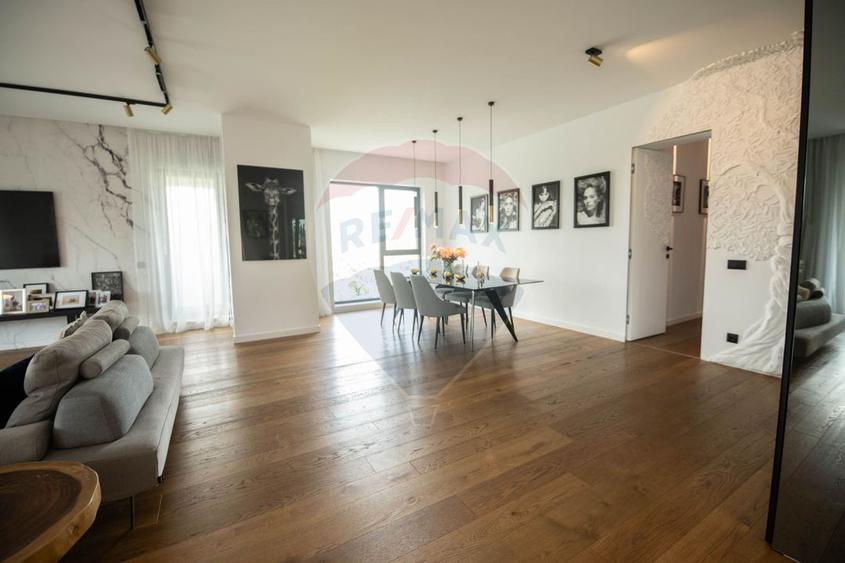 Penthouse cu 5 camere de vânzare Nusco City