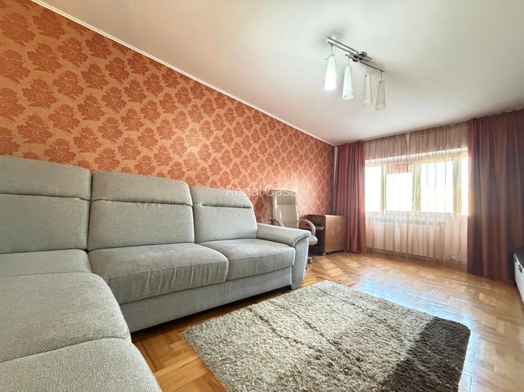 3 camere Esplanada Nicolina - bloc din 1990 - 2