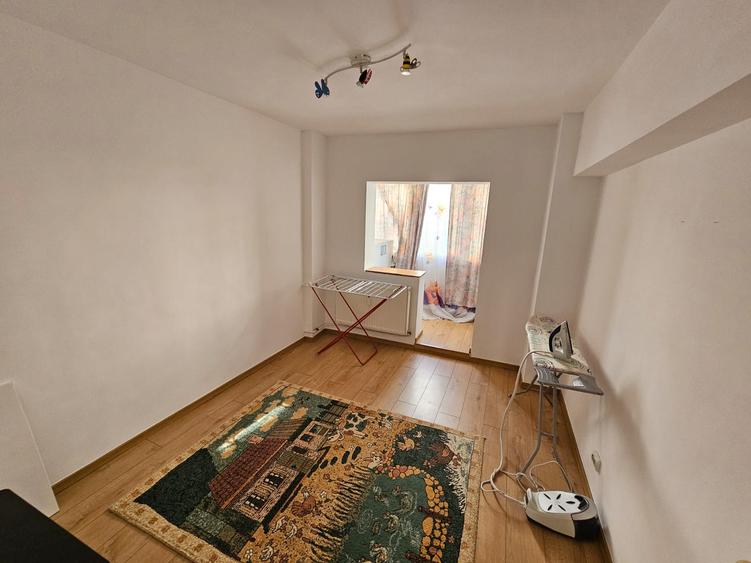 Inchiriere - 4 camere - Lizeanu- Stefan cel Mare