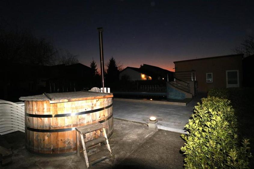 Apartament 3 camere, curte privata cu piscina in Dumbravita