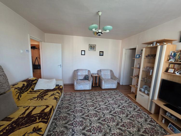 Vand apartament 3 camere Gojdu