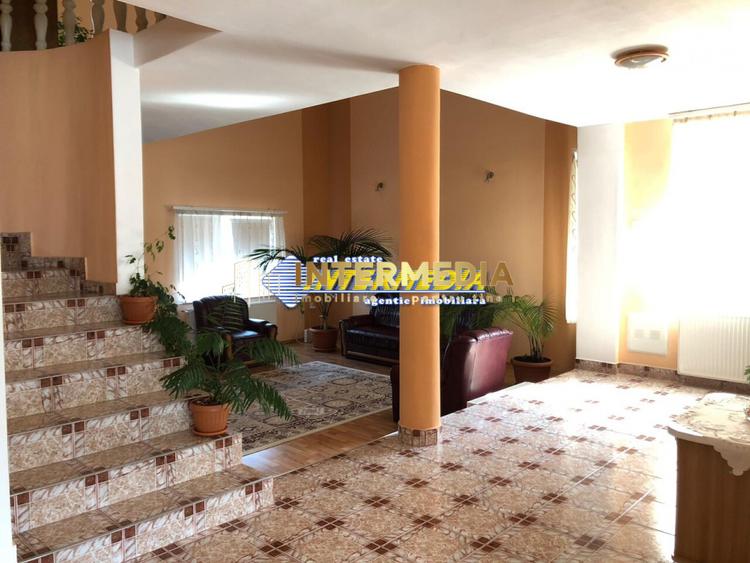 Casa deosebita  D+P+E de vanzare CETATE cu 900 mp. teren
