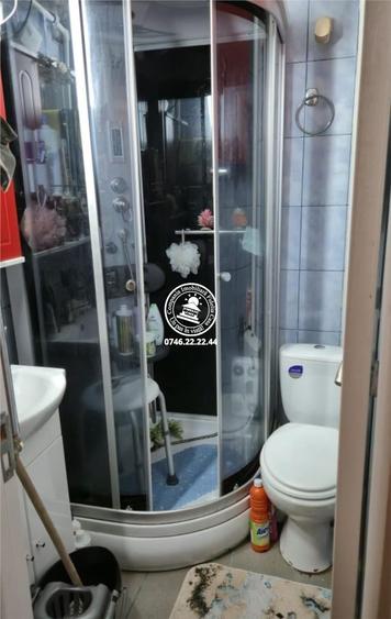Apartament 3 camere semidecomandat bloc fara risc - Podu Ros