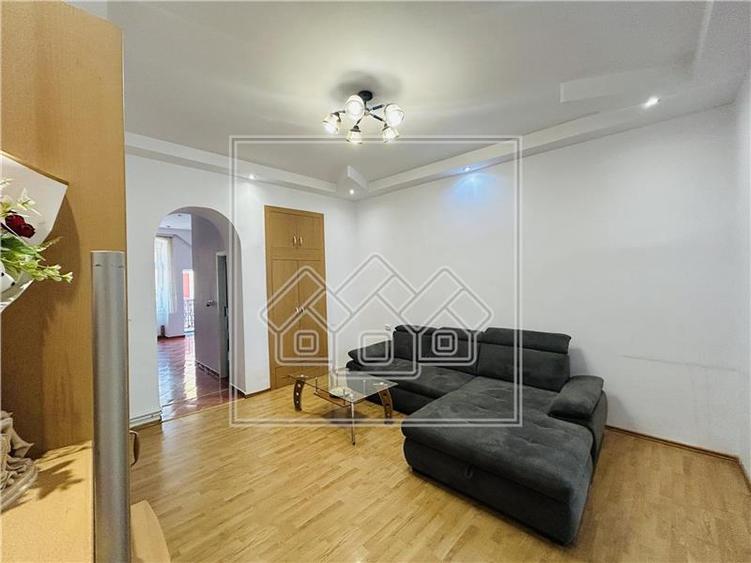 Apartament cu 2 camere, pivnita, pod, 63 mp utili, pret negociabil