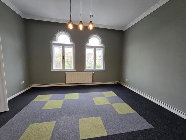 Locatie centrala in vila, cu vedere la Bega