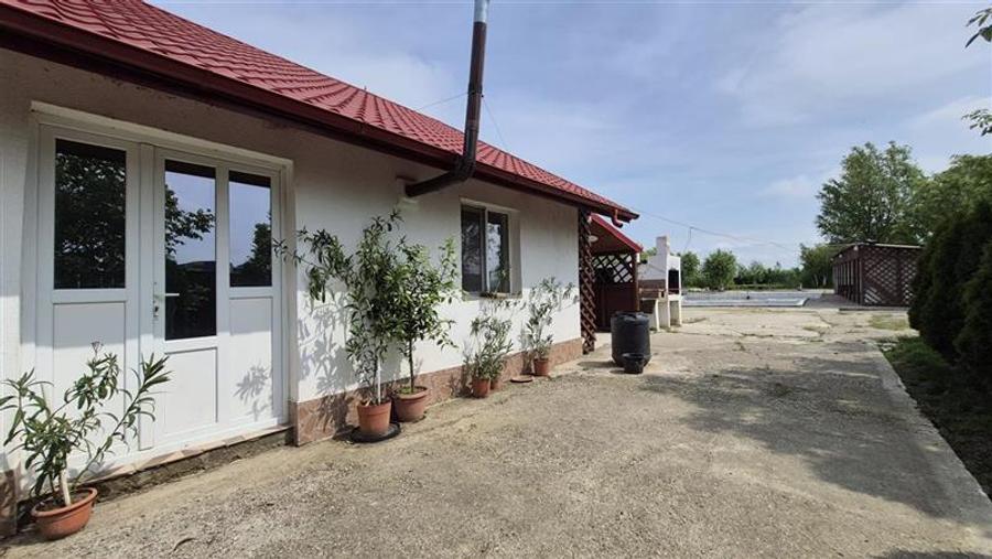OPORTUNITATE! Proprietate deosebita de vanzare | Casa, 13.200 mp teren, doua iaz