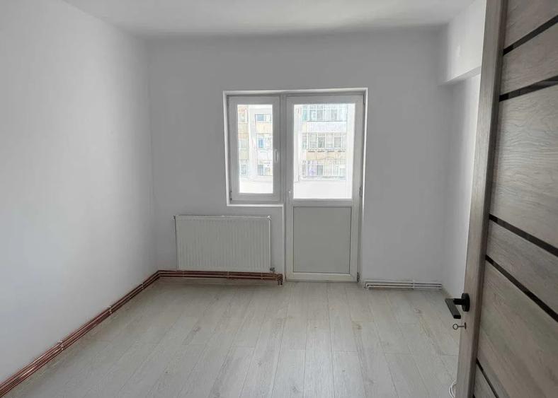 Apartament 2 camere, decomandat, etaj intermediar, statia Bicaz