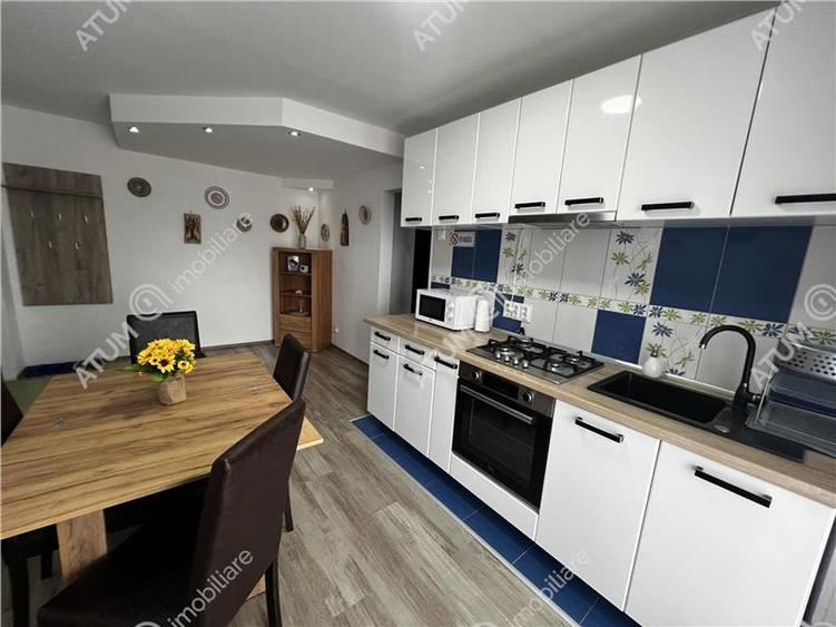 Apartament 3 camere la etaj intermediar si pivnita zona Vasile Aaron