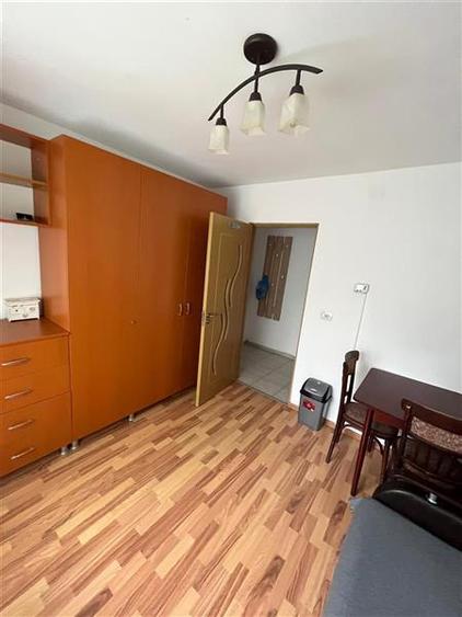 Apartament 2 camere semidecomandat, zona Adriatica