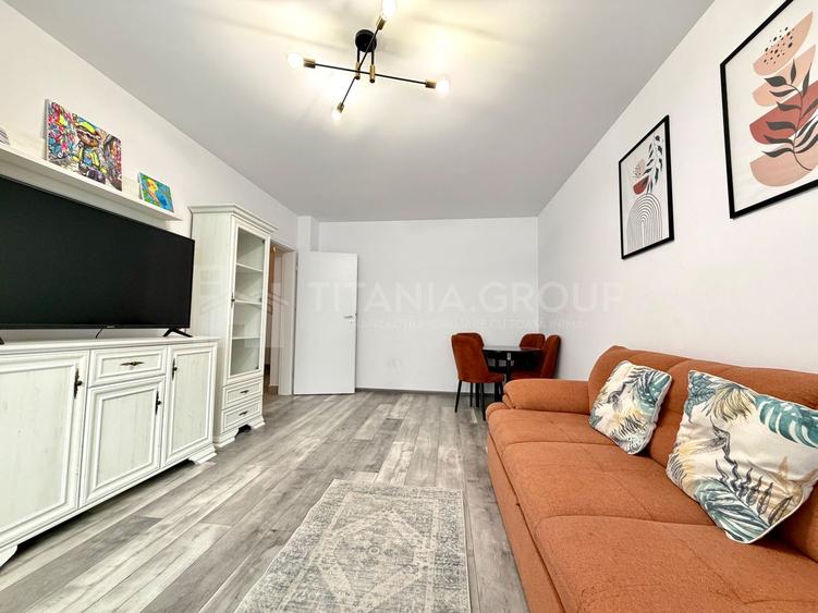 Apartament spatios 3 camere decomandat, parcare, zona Coresi, 3-6 luni