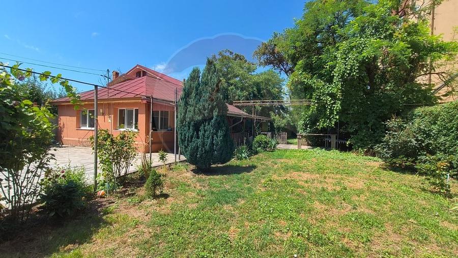 Casă 3 camere + teren 935 mp de vânzare - Zona General Galați