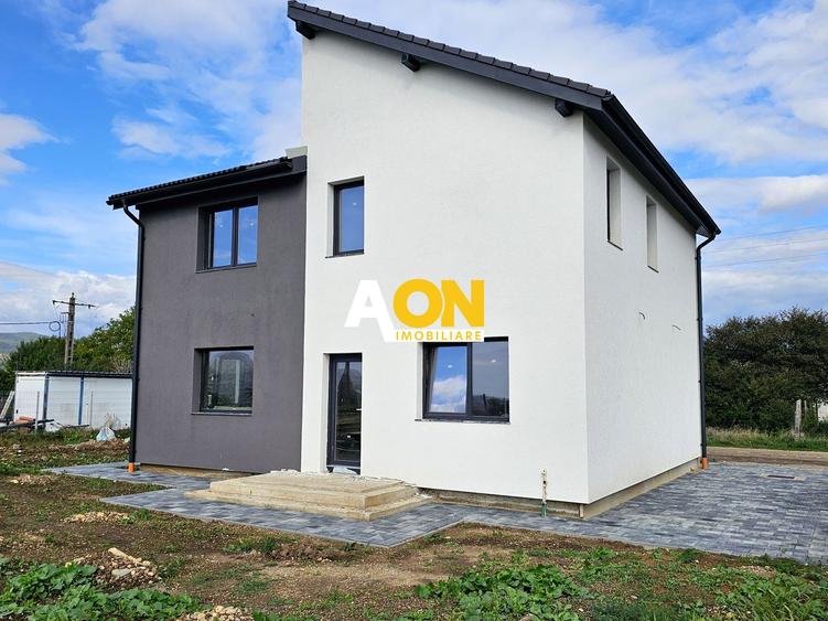 Casa semifinisata, 4 camere, 554 mp teren, Cetate