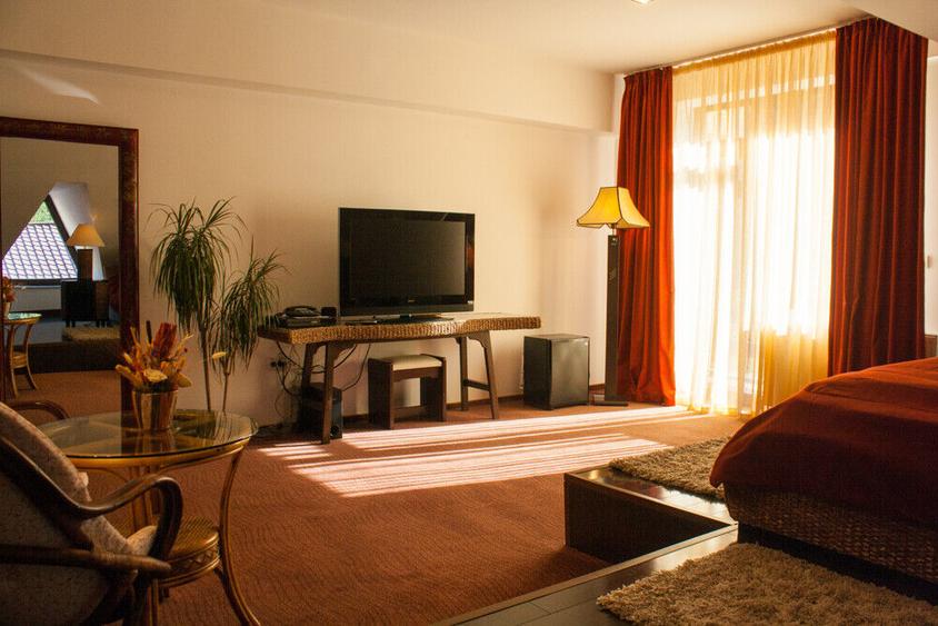 Vanzare Hotel- Moieciu