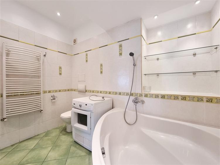 Unfurnished 3-Bedroom Apartment | Arch of Triumph - Kiseleff | Garage & Storage