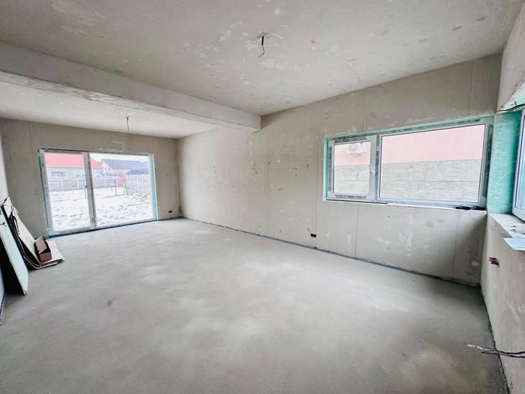 Duplex despartit prin camera tehnica 3 camere si 2 bai - Mosnita Noua